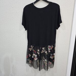 Willow Women's Black Lace Tee sz-Med